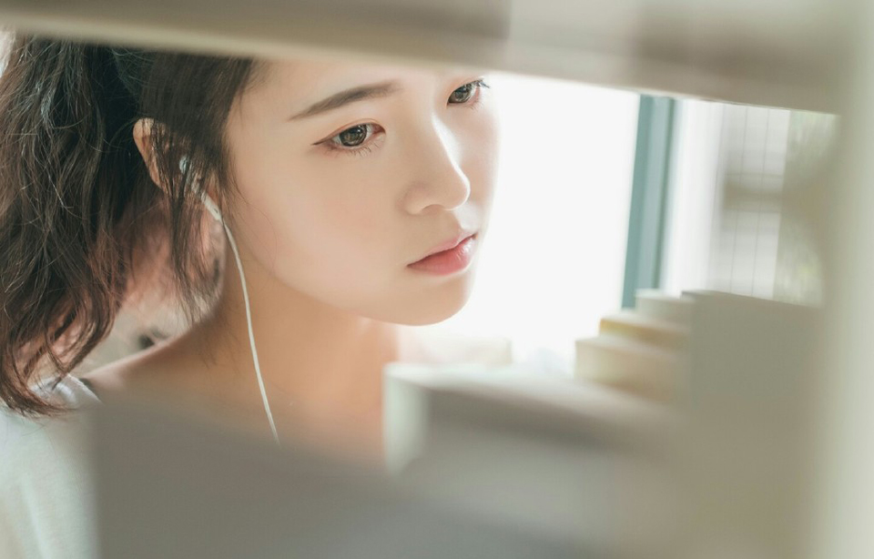 当我们在友谊中发现了爱情，在爱情中发现了亲情，在亲情中又发现了友谊和爱情，或许才真的会体会到人生和爱的真理吧。